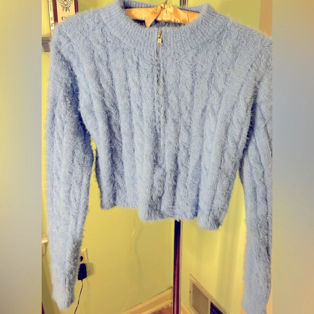 Crop front zipper sweater - Picture 3 of 6